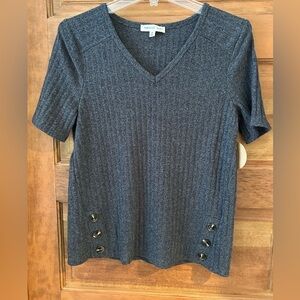Parallel Skies/ NWT/ Gray Ribbed /V Neck/ buttons at bottom embellishment